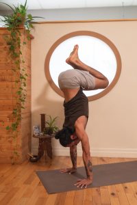 posture de handstand variation