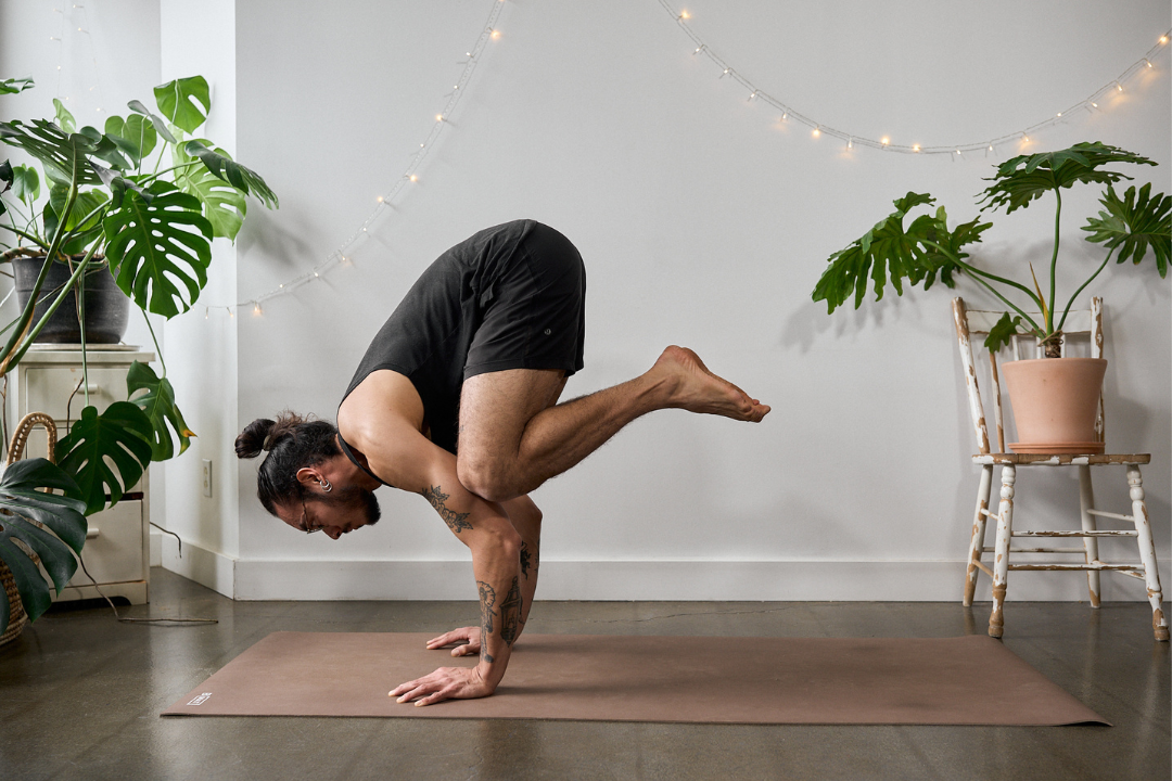 posture inversion et équilibre sur les mains